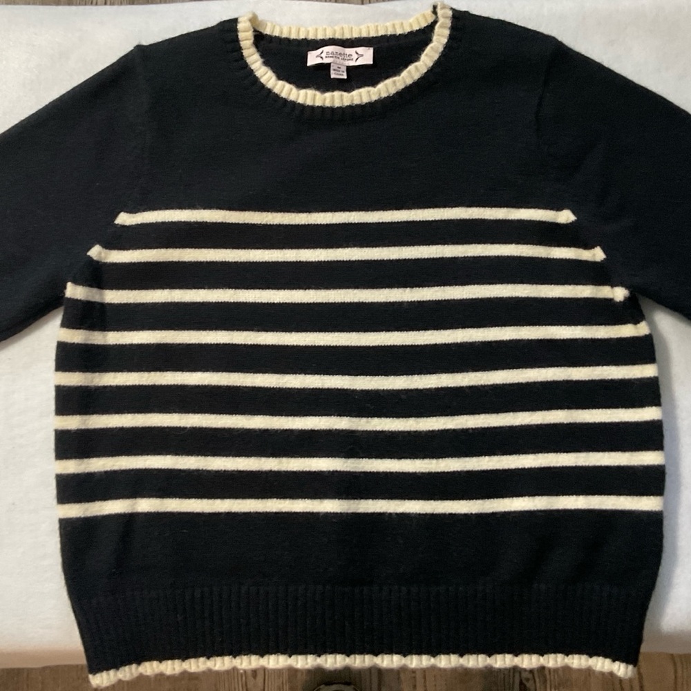 Nanette Lapore short sleeve black cream stripe women’s top. Size 8